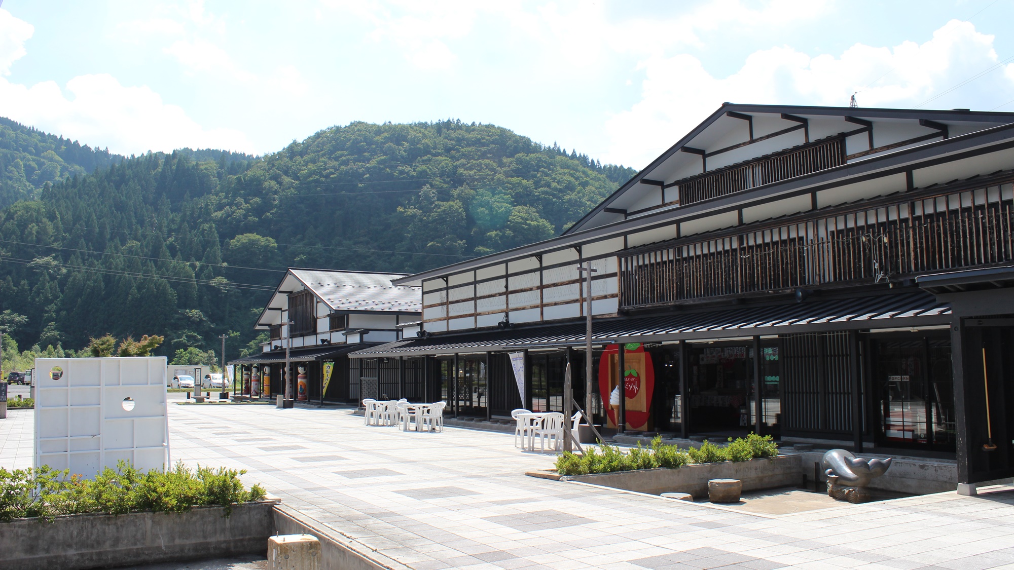 *津軽こけし館・伝承工芸館