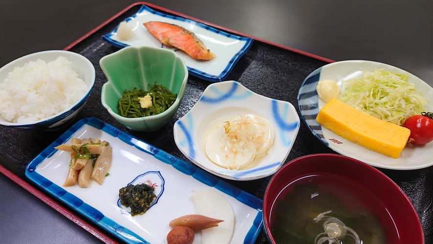 *【食事/朝食一例】栄養バランスを考えた和食膳をご用意致します。