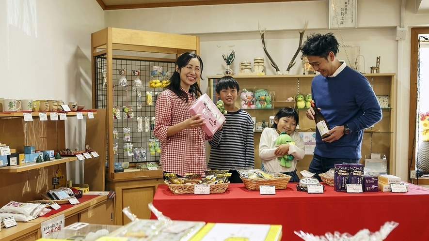 *【館内/売店】遠野市の様々なお土産品をご家族で楽しんでみて下さい。