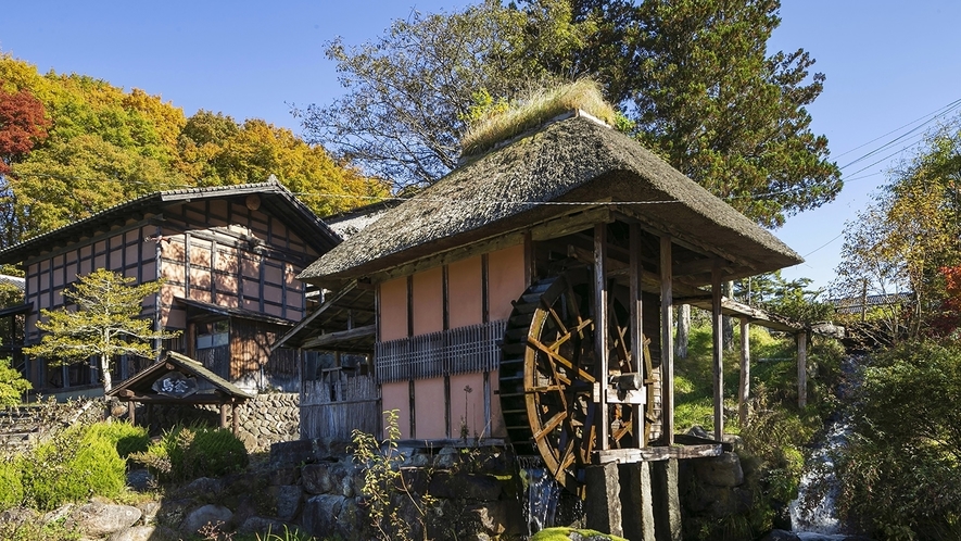 *【園内/施設】秋には水車小屋などの遠野の原風景を紅葉と一緒にお楽しみいただけます。