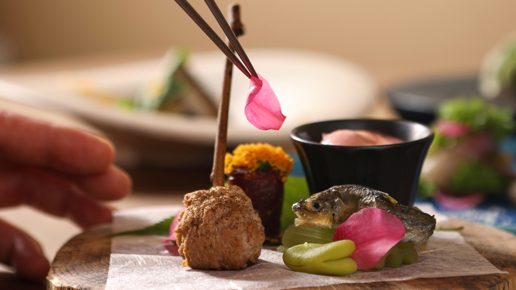 【5％OFF】【楽天スーパーSALE】渓谷の景色と創作和食、柔らかな温泉を愉しむ【1泊2食付】
