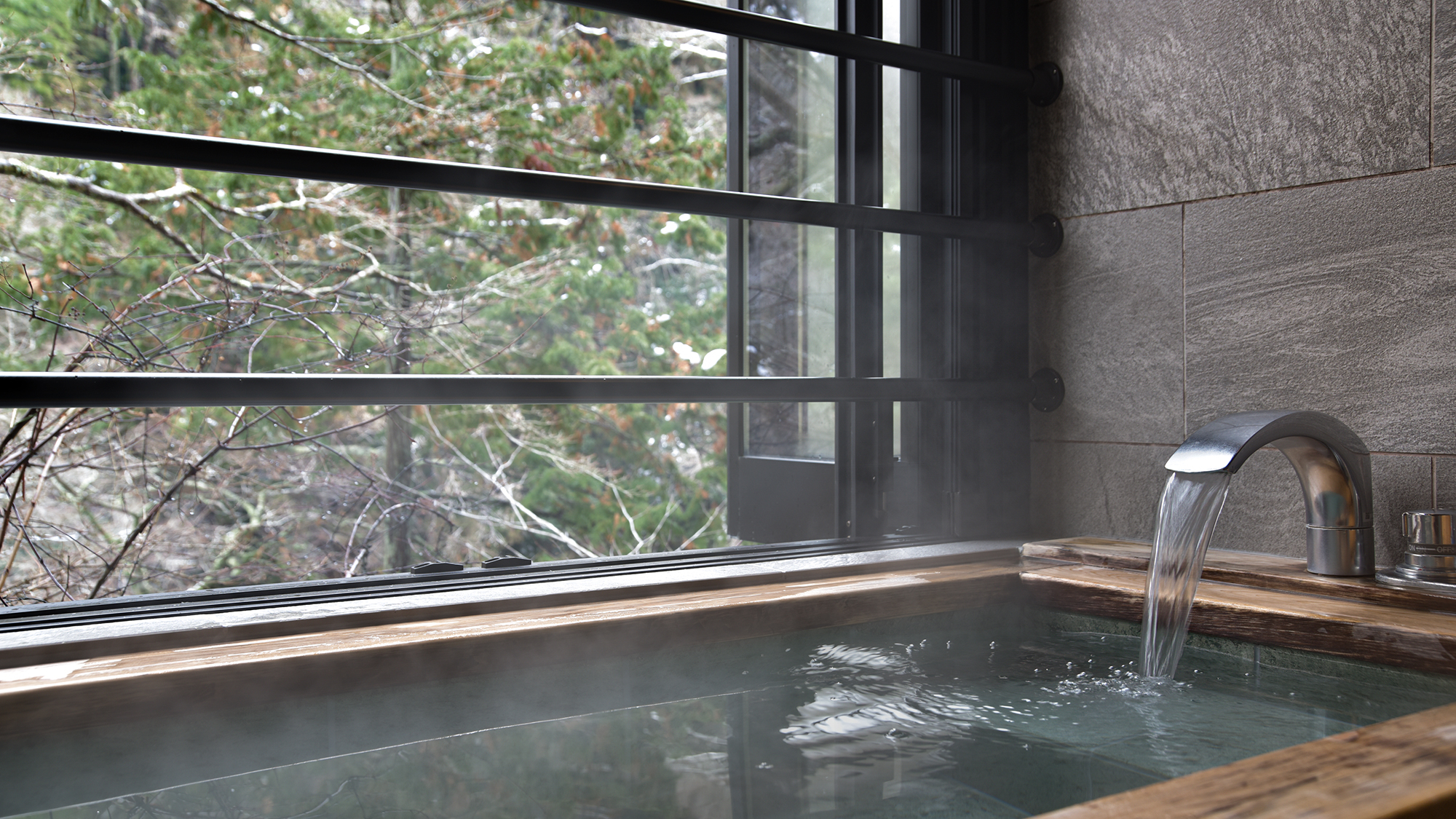 *【鶴｜TSURU】48平米・天龍峡に最も近い客室・半露天風呂