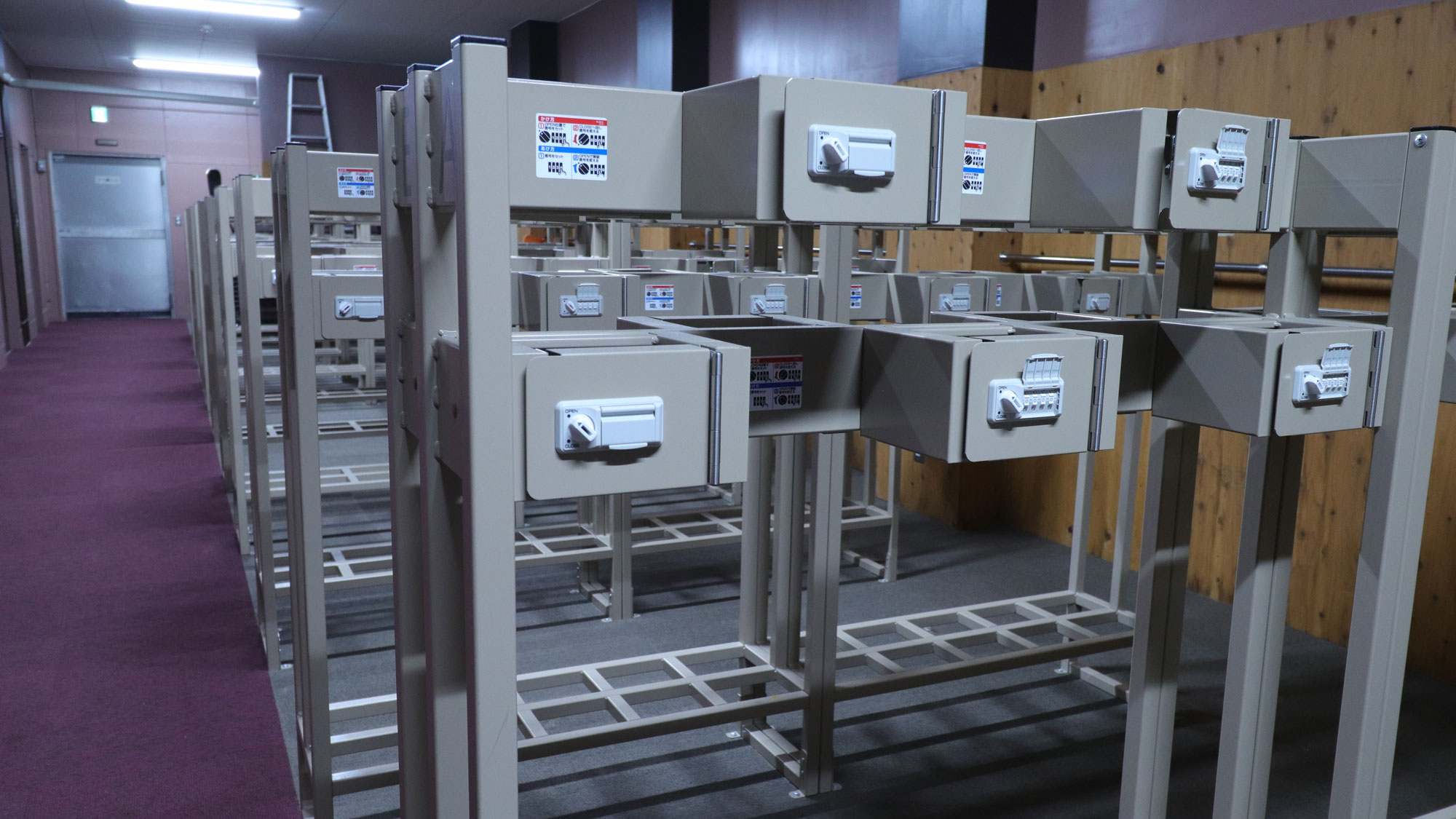 【スキー・スノボロッカールーム】