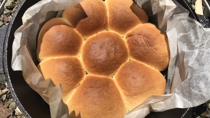 【BBQ】ダッチオーブンで焼くダッチパン♪バーベキューが盛り上がります！