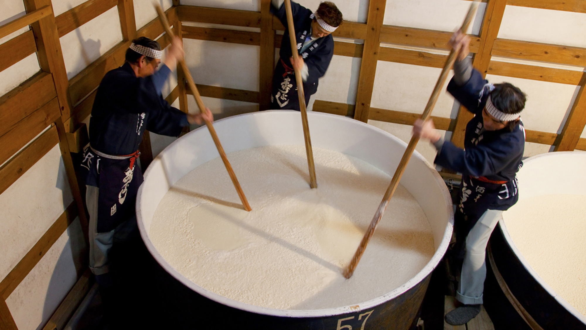 試飲体験あり酒蔵見学ツアー！オリジナルラベル1合缶と売店で使用できる割引券付き