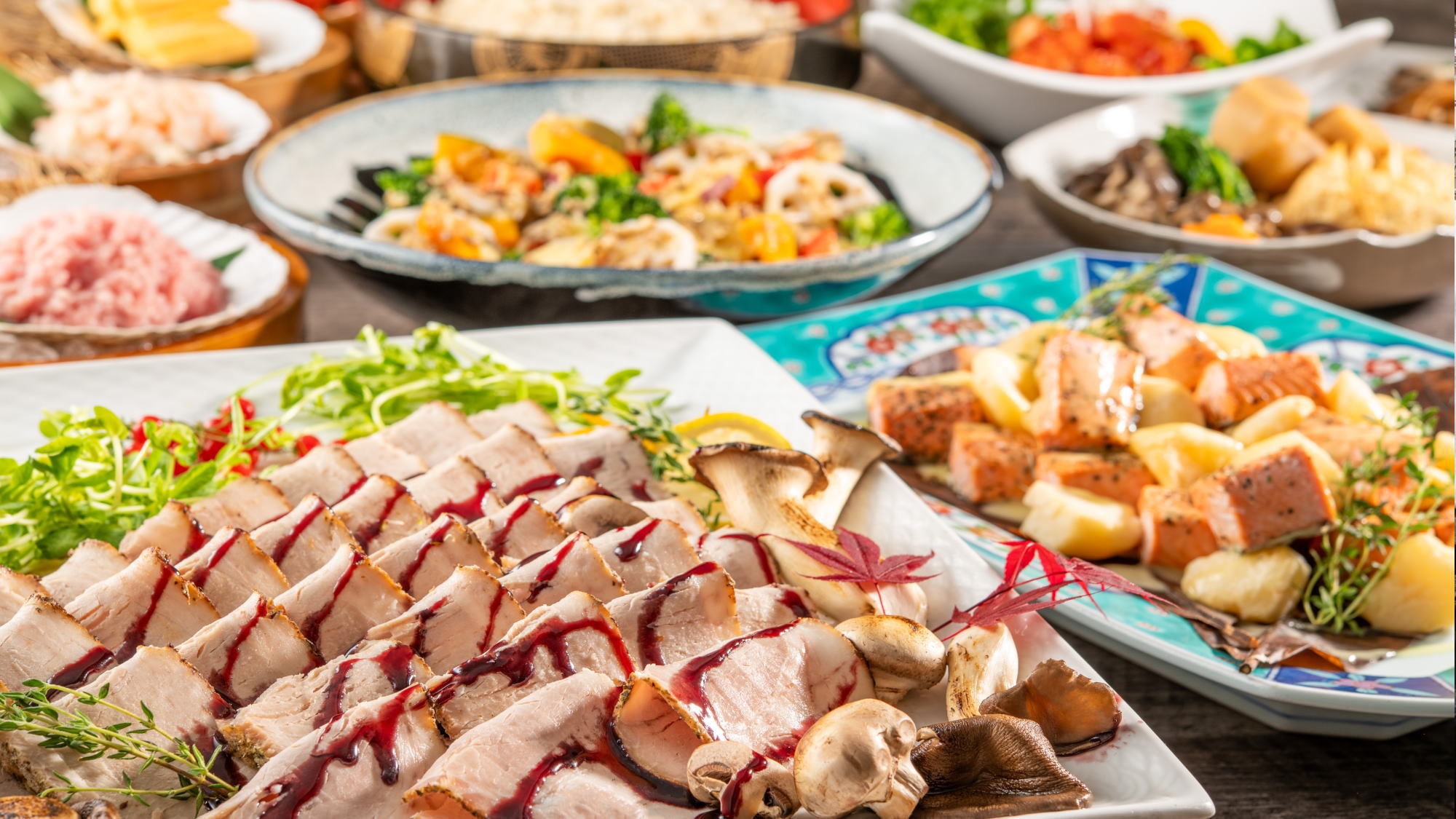 【秋田の秋ビュッフェ】秋田ほろよい豚＆比内地鶏を秋の味覚と味わう！1泊2食付き