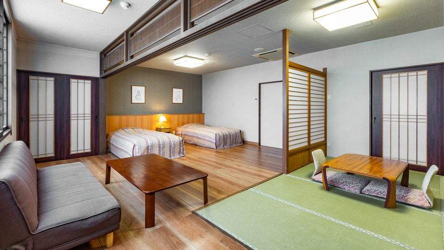 【東館 和洋室】ツインベッドのあるフロアリングと和室8畳を組み合わせた客室です。