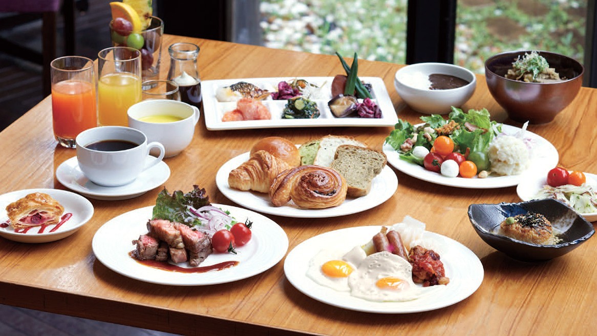 朝食ビュッフェイメージ　和・洋・中など約70種のメニュー、シェフズライブキッチン、大阪の味もご用意