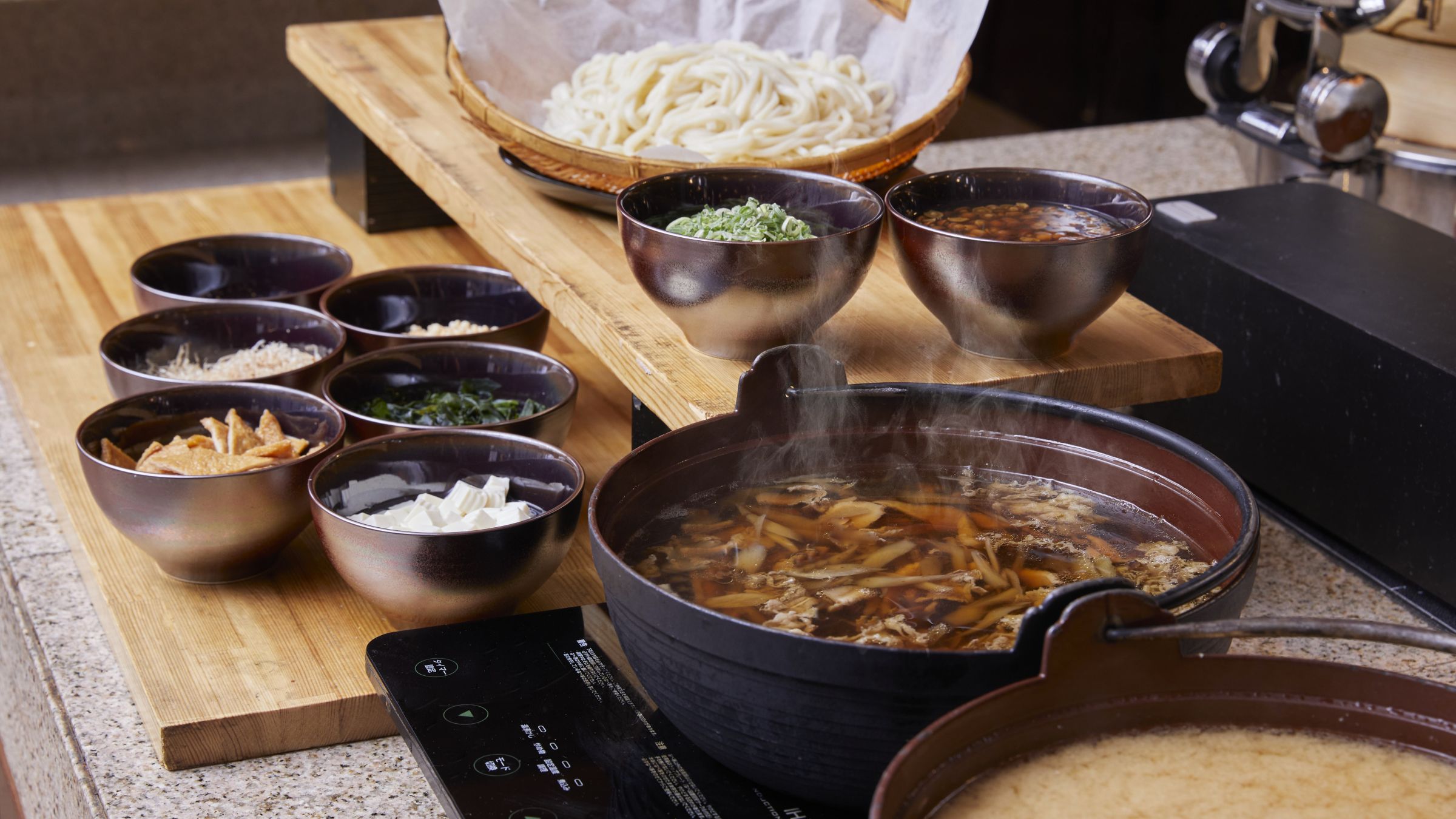 朝食ビュッフェ　牛肉の旨みが美味しく、大阪の食文化「だし」の旨みが味わえる、ご当地名物の肉吸い