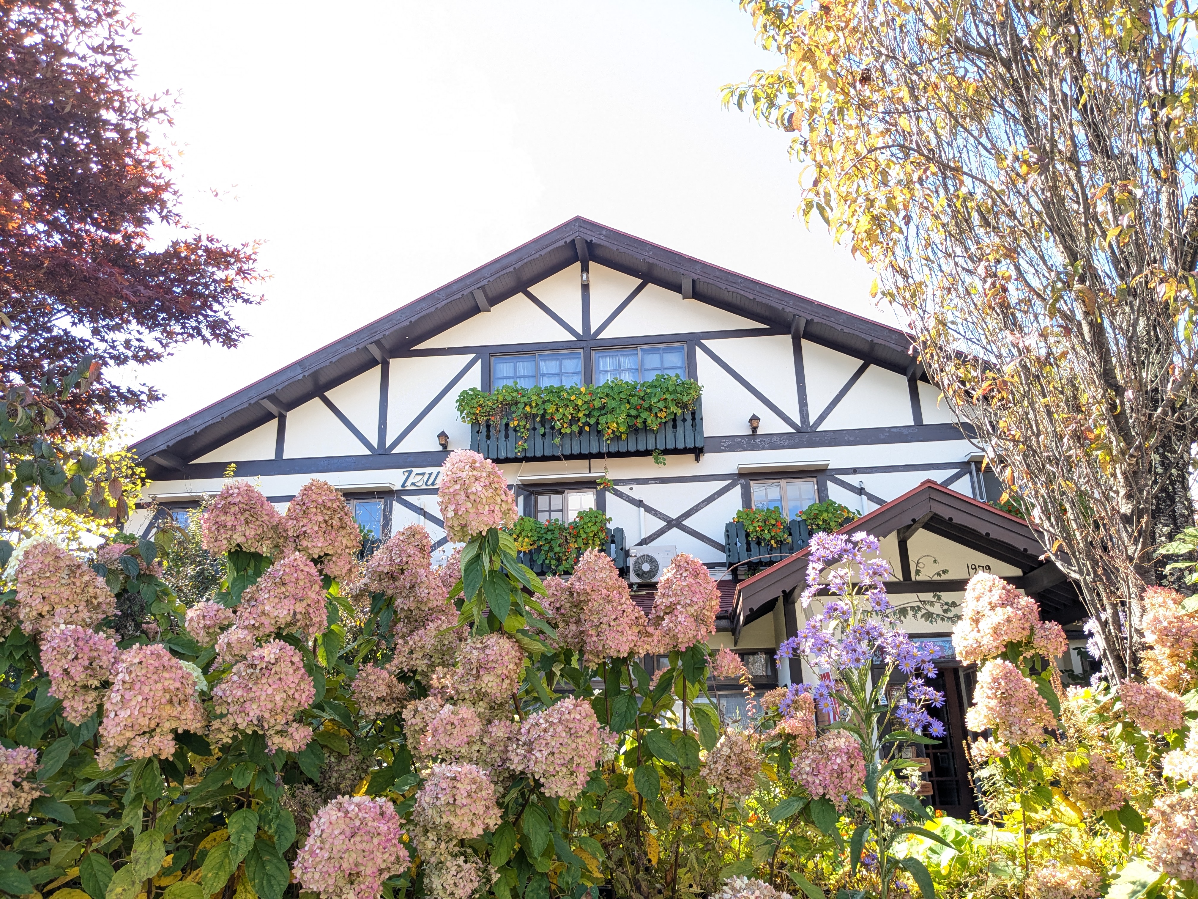 ペンション外観(秋)