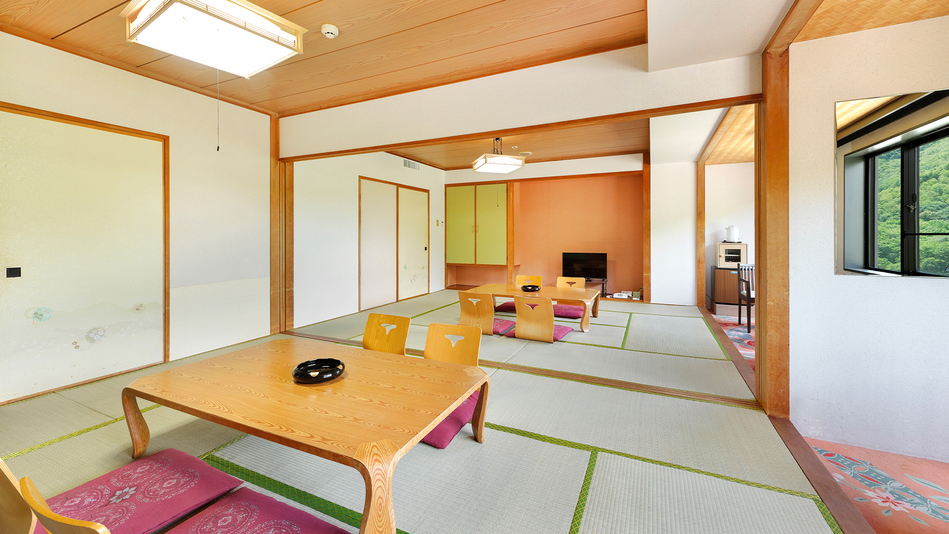 【本館】和室大部屋（10畳+10畳 二間続き）／三世代の家族旅行にも最適な広々とした和室。