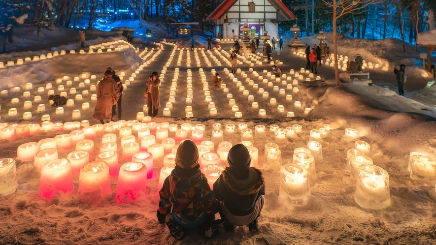 【雪灯路】毎年冬に開催される光のイベント。スノーキャンドルによる幻想的な灯りが定山渓の冬を彩ります。