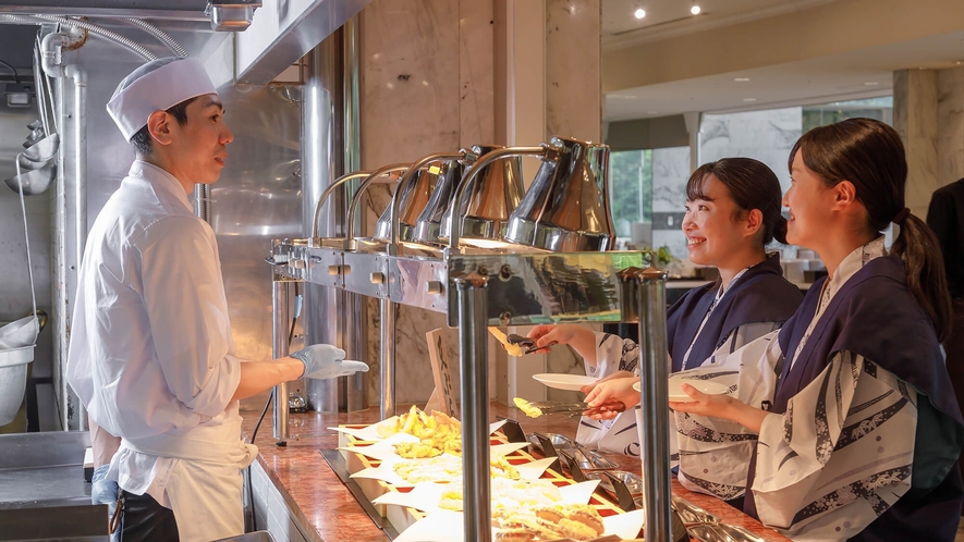 【夕食ビュッフェ】＜ロイヤルグランシャリオ＞旬の味覚が大集合！ライブキッチンや色鮮やかスイーツも