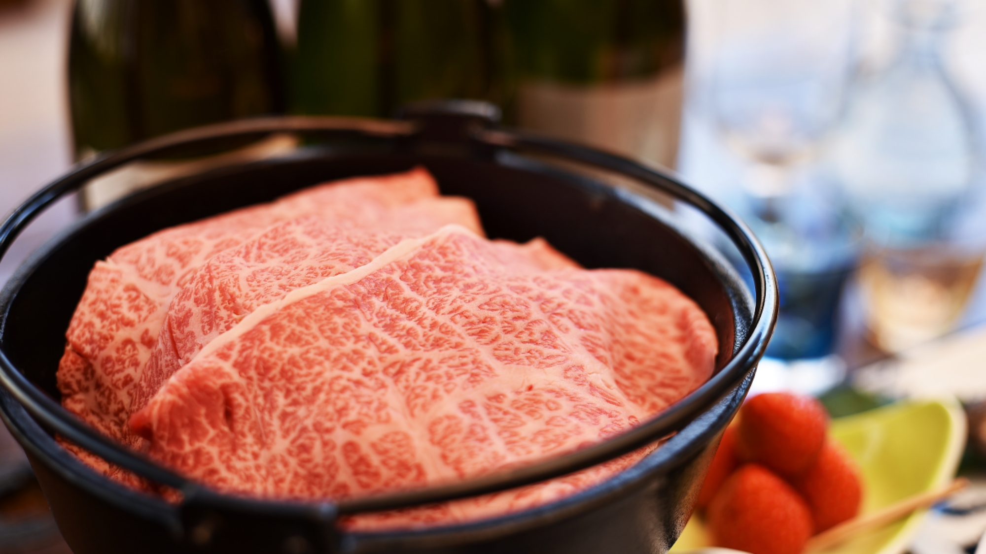 *【夕食】絶品福島牛！きめ細かな霜降りが美しい、食べ応えのある一品。