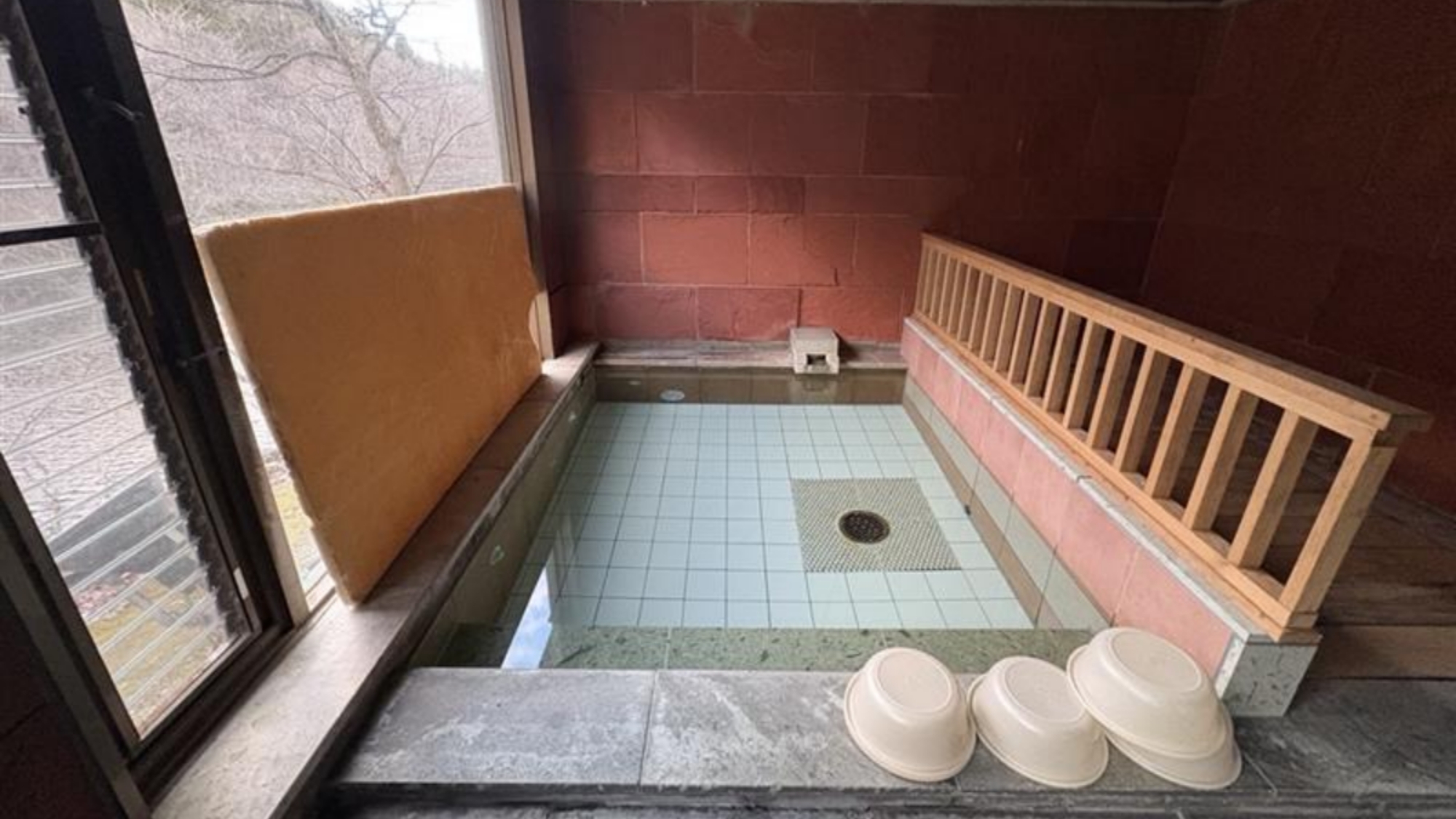 *【渓谷展望大浴場】＜女湯＞やさしい湯ざわりが、身体の芯まで温めてくれます。