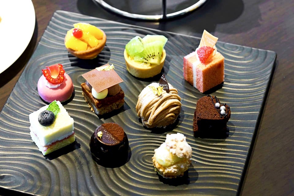 【大人の隠れ家ステイ】静かに贅沢を味わう週末　メインダイニングシェフお薦めの逸品とともに 