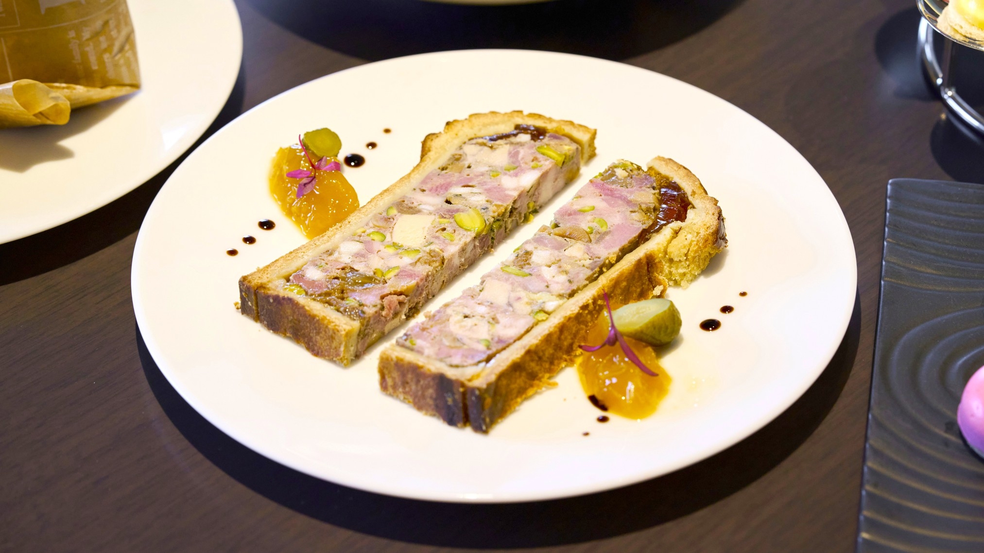 【大人の隠れ家ステイ】静かに贅沢を味わう週末　メインダイニングシェフお薦めの逸品とともに 