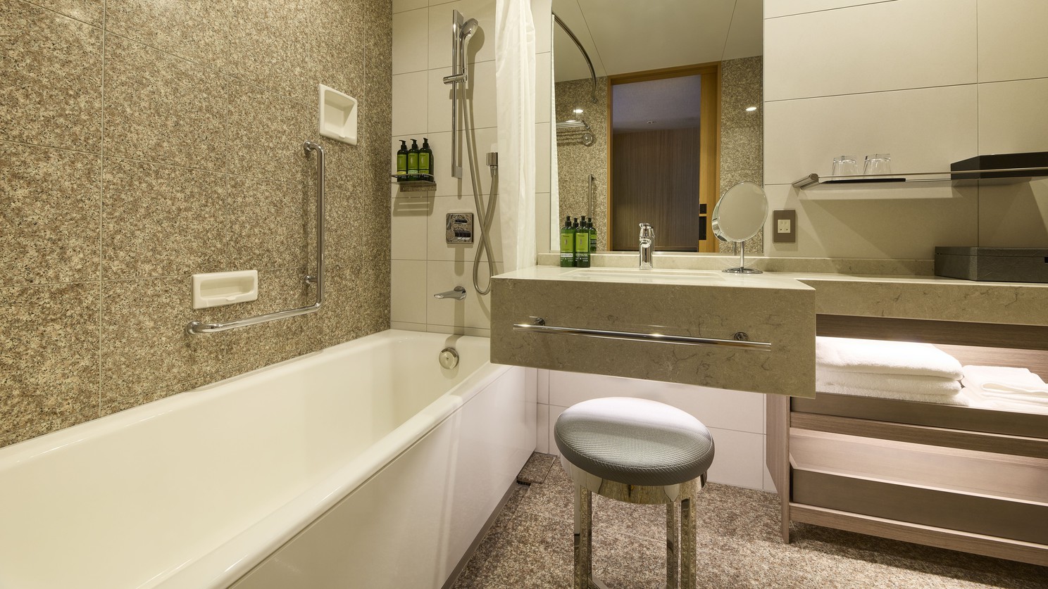 バスルーム　コンフォートクイーン