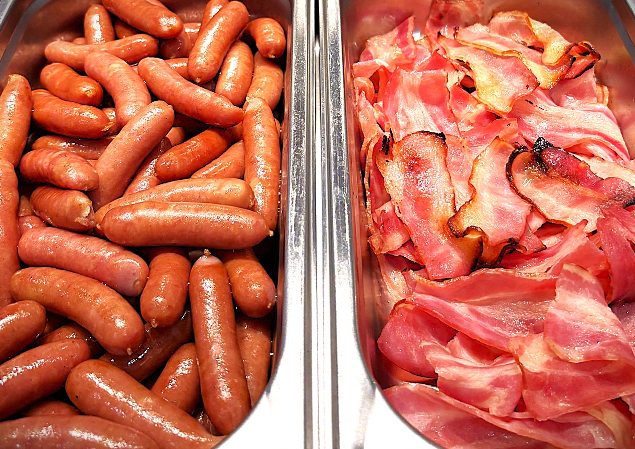 朝食ブッフェソーセージベーコン