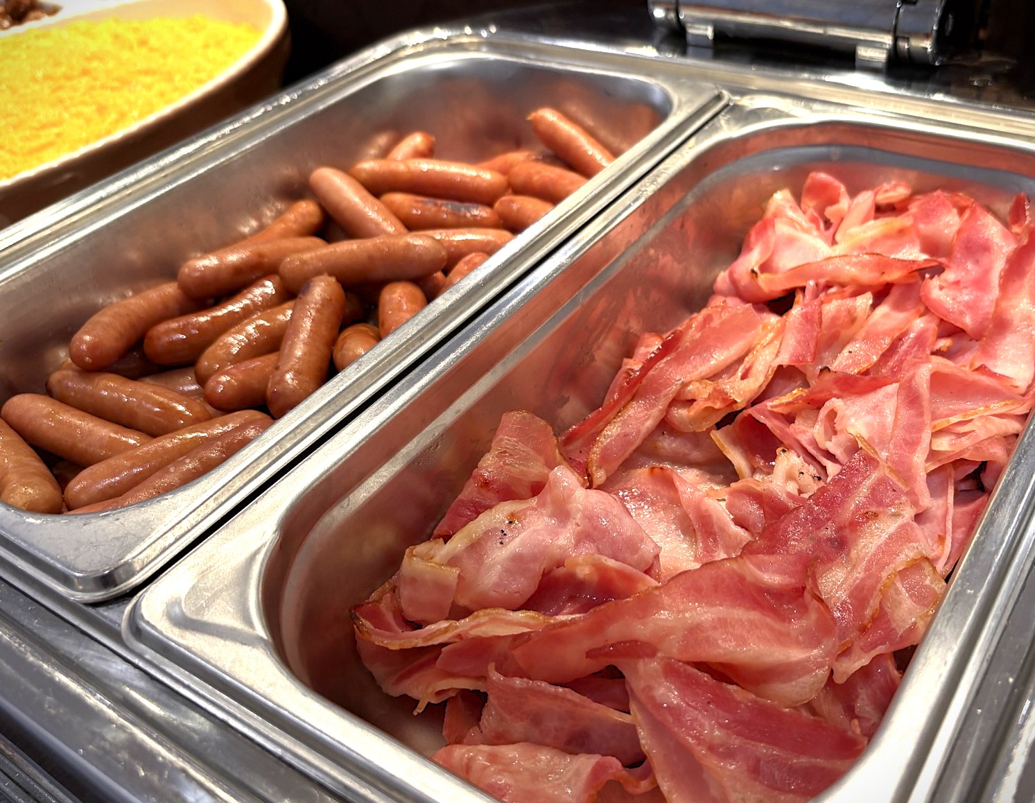 朝食ブッフェ洋食ソーセージベーコン