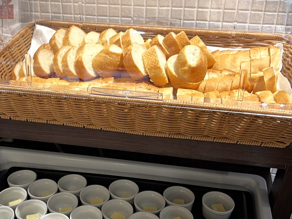 朝食ブッフェパンコーナーバター