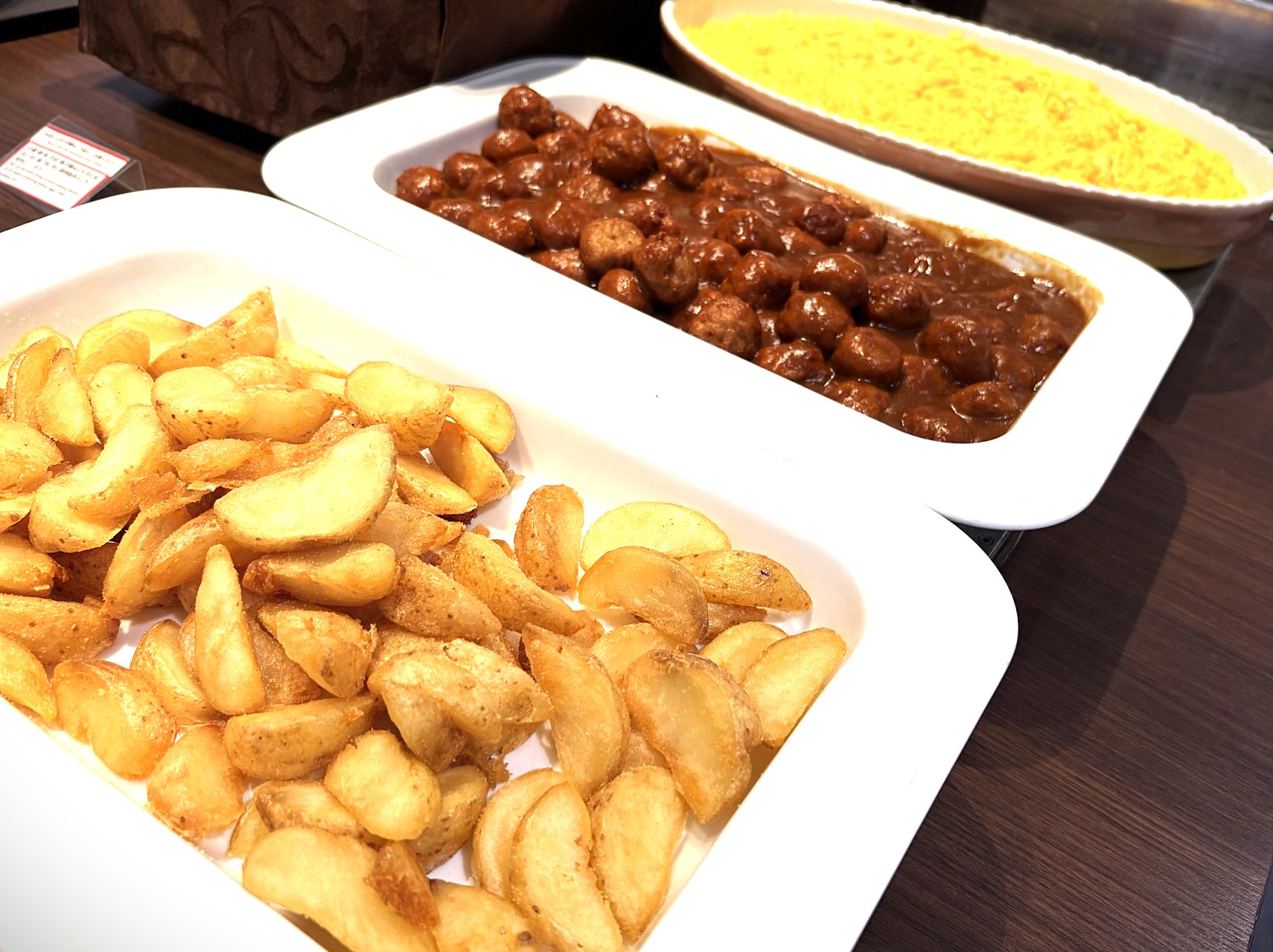 朝食ブッフェ洋食ポテトミートボールスクランブルエッグ