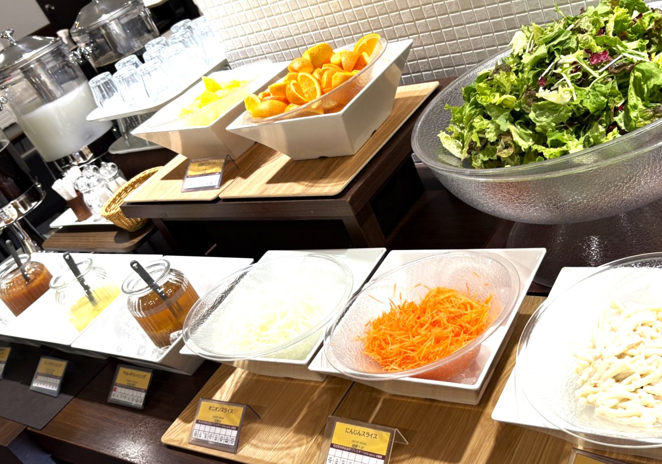 朝食ブッフェサラダコーナー1
