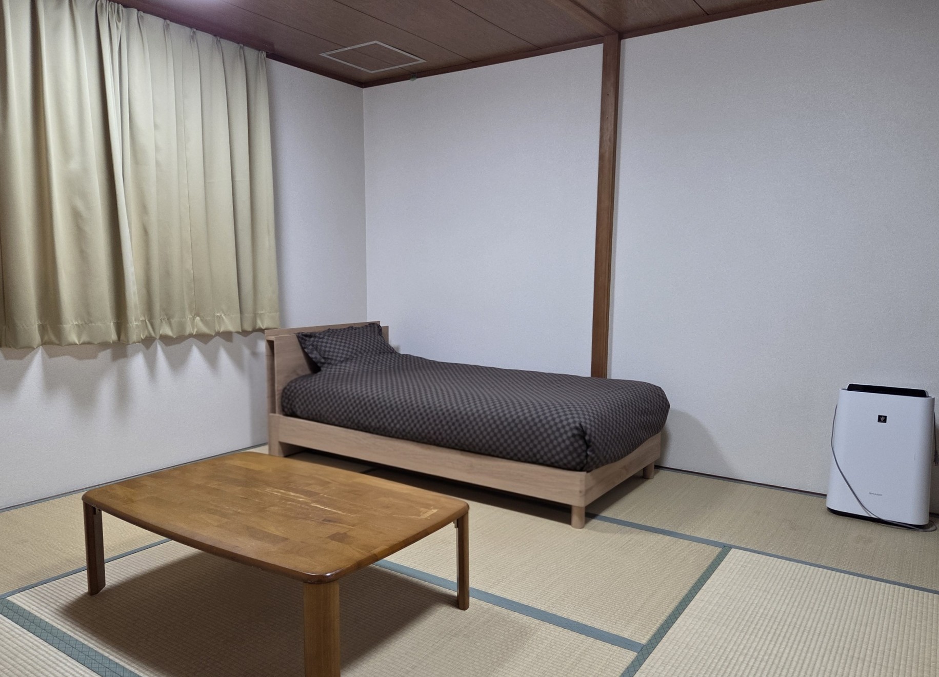 本館和室　8畳（ベッドルームタイプ）