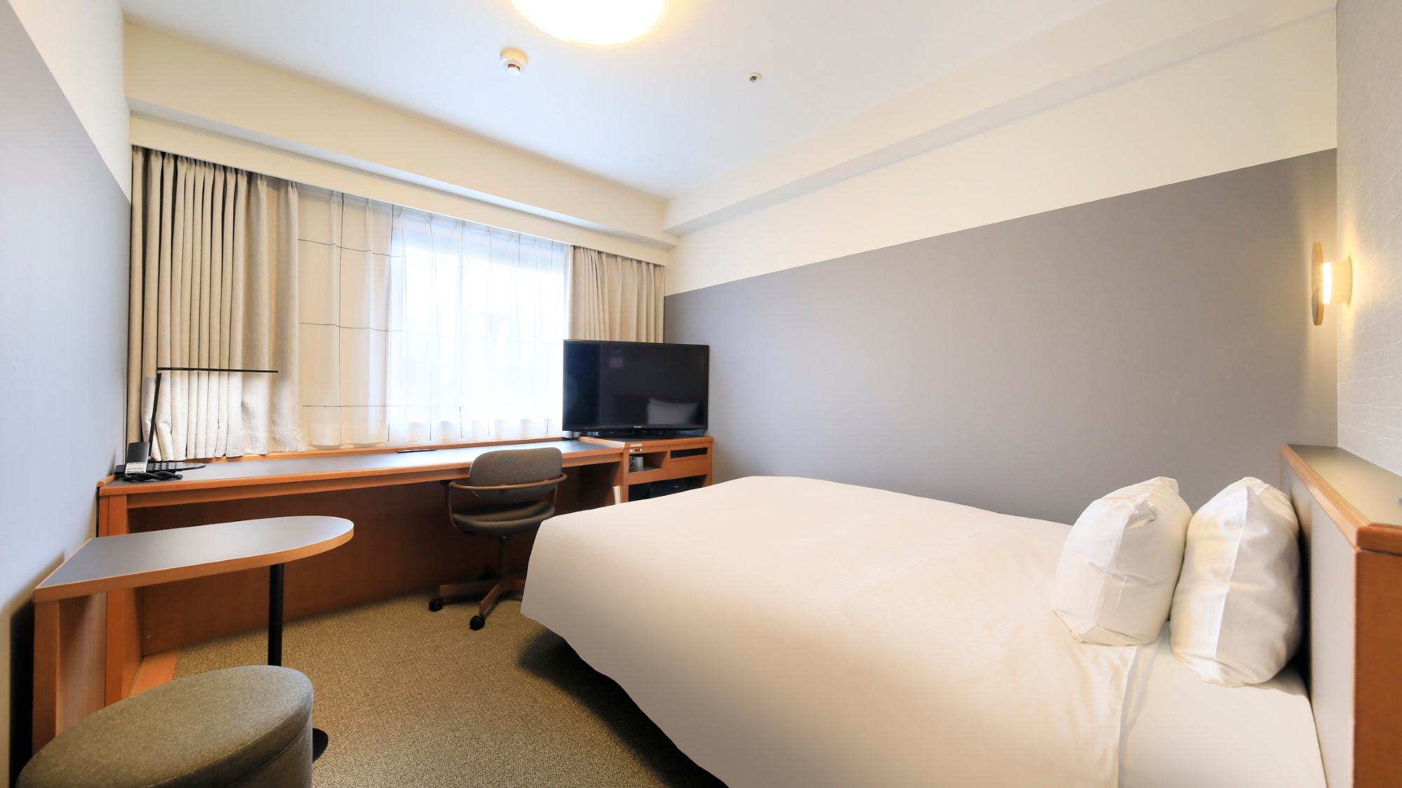 シングルルーム ベッド全体