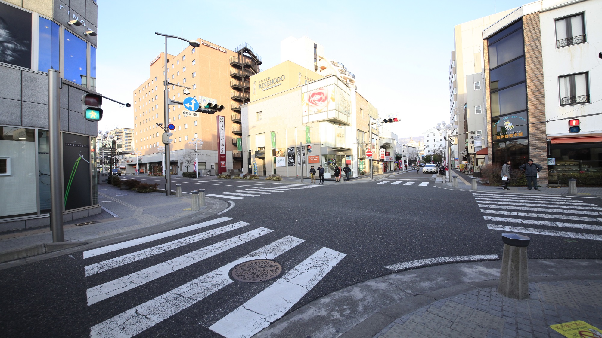 【アクセス】1つ目の交差点(神明町)を左へ。