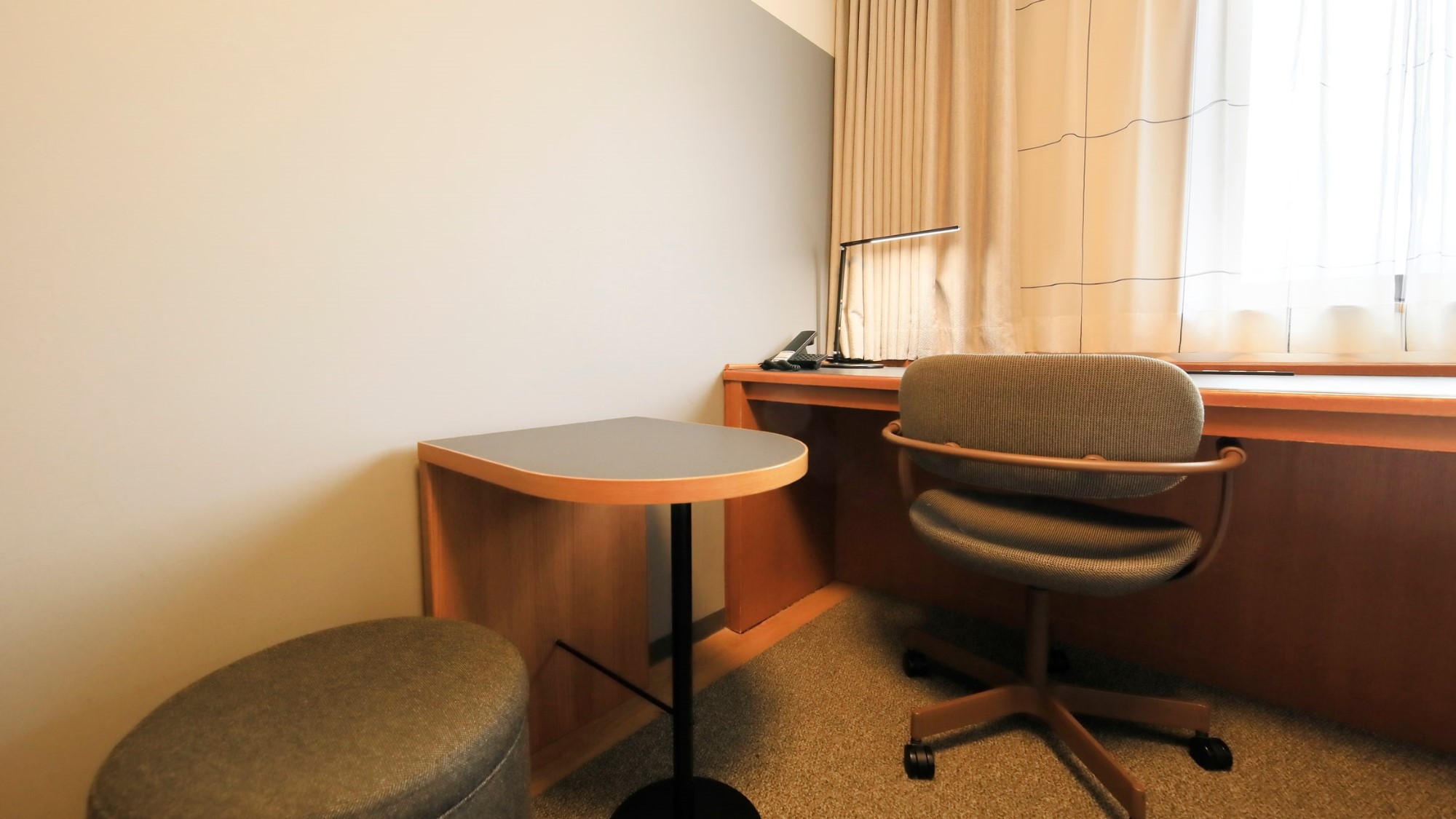 シングルルーム サイドデスク