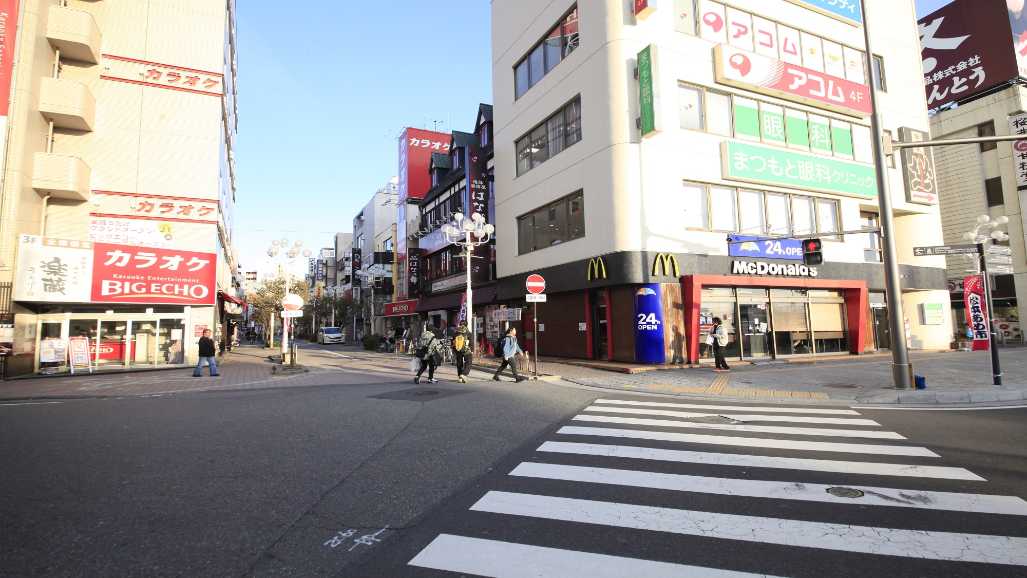 【アクセス】松本駅より正面左手にマクドナルド・ビッグエコーがございます。