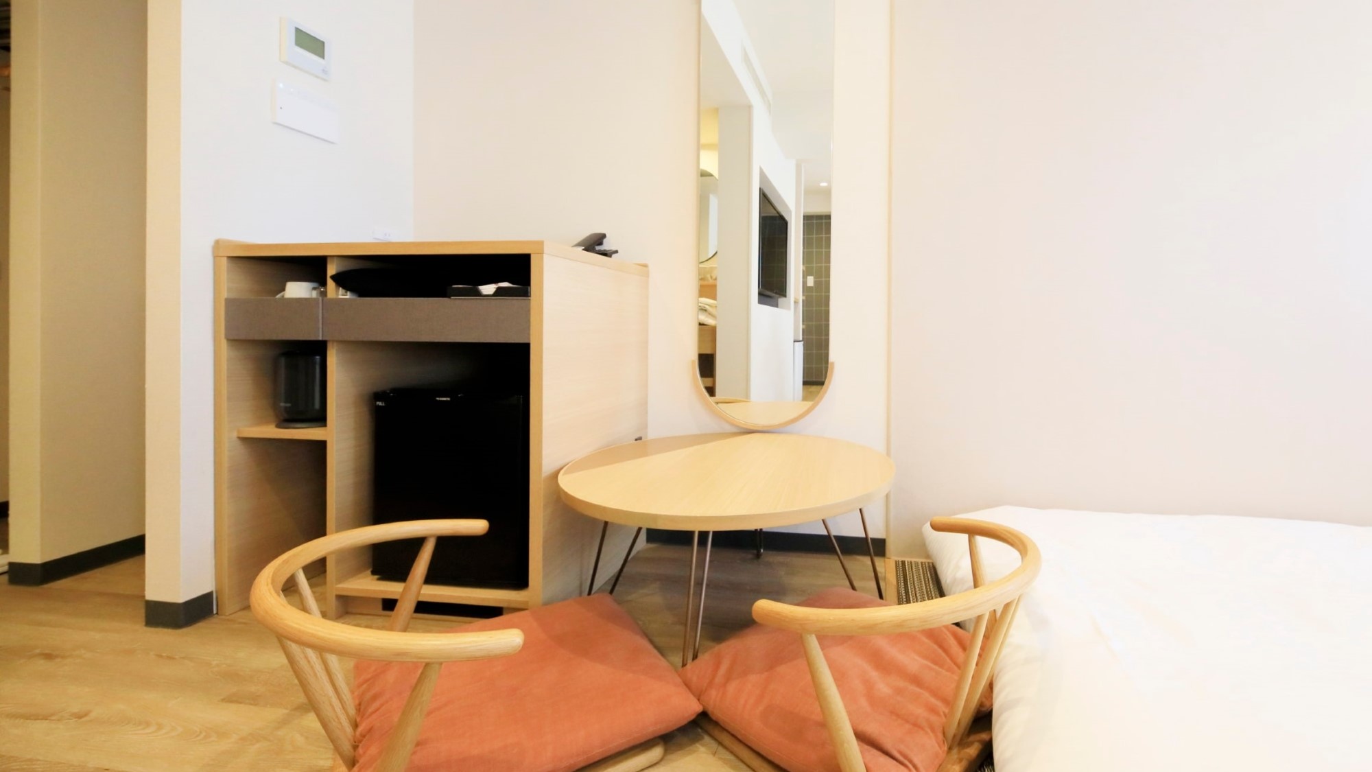 畳ツイン4名　デスク