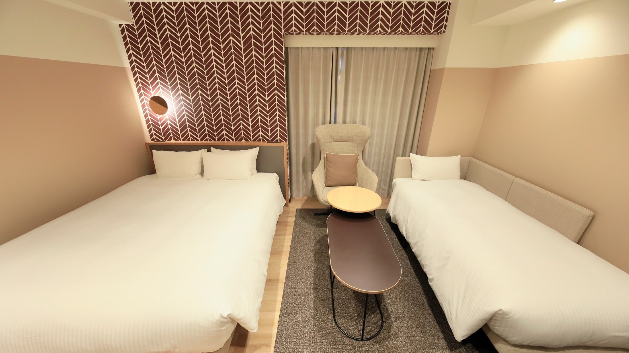 デラックスダブル 3名ベッド全体