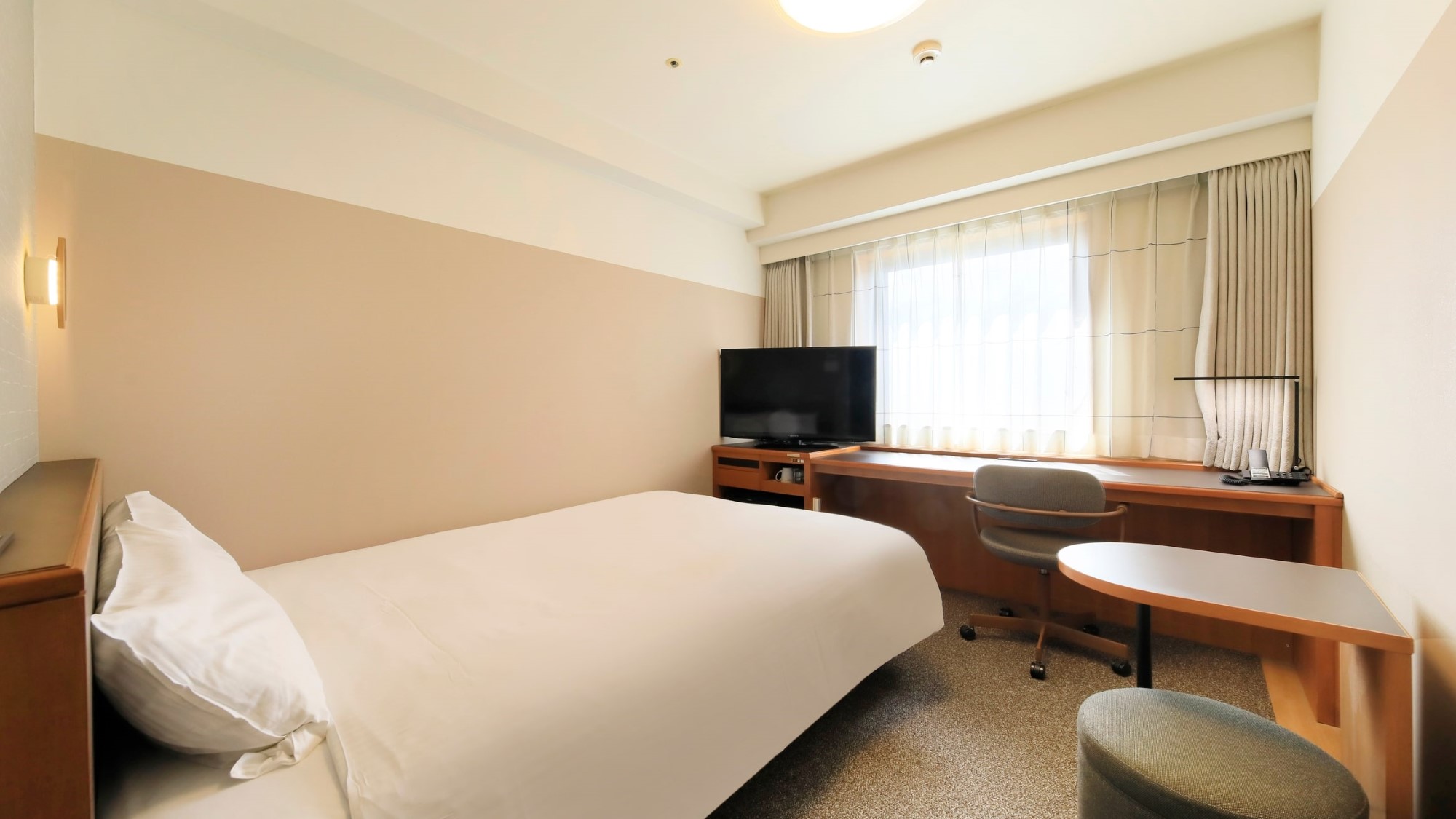 ダブルルーム ベッド全体