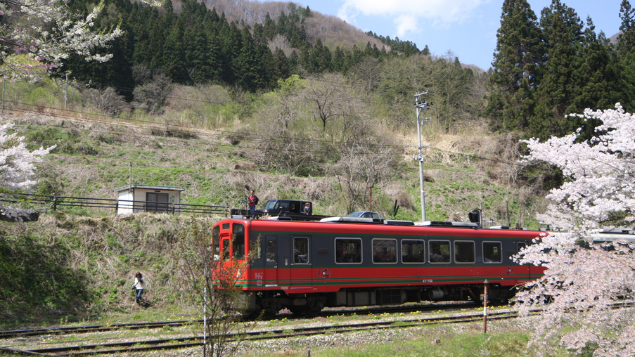 【1泊2食付】ちょっとお得に旬の田舎料理を堪能♪湯野上温泉駅隣の駅近宿で温泉と会津観光を満喫！