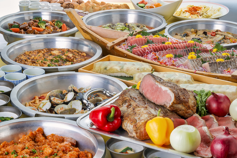 【90分食べ飲み放題の和洋中ディナーバイキング】太平洋を望む温泉と夕朝食バイキングを満喫（2食付）