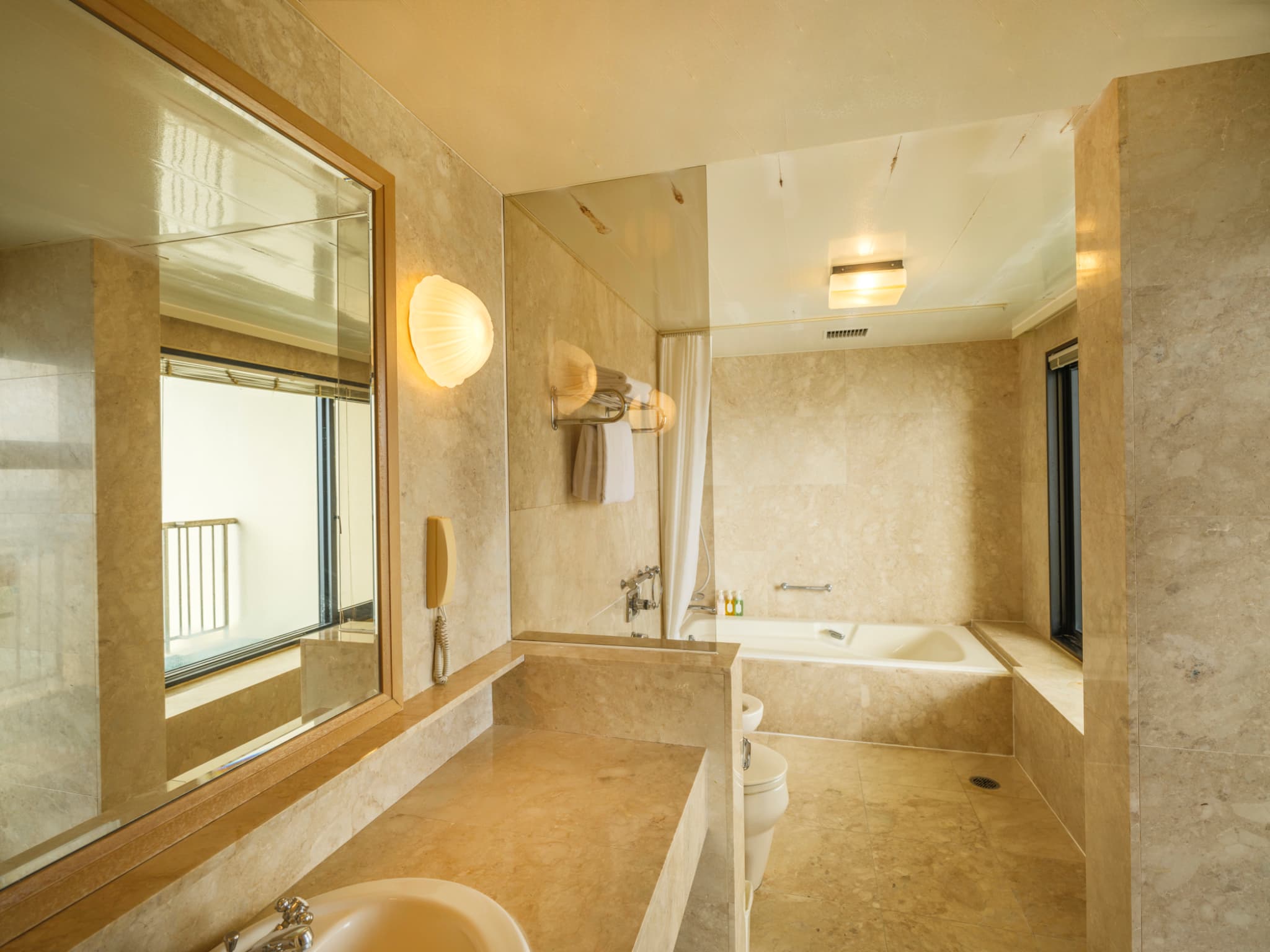 コーナースイートルーム　　バス・トイレ