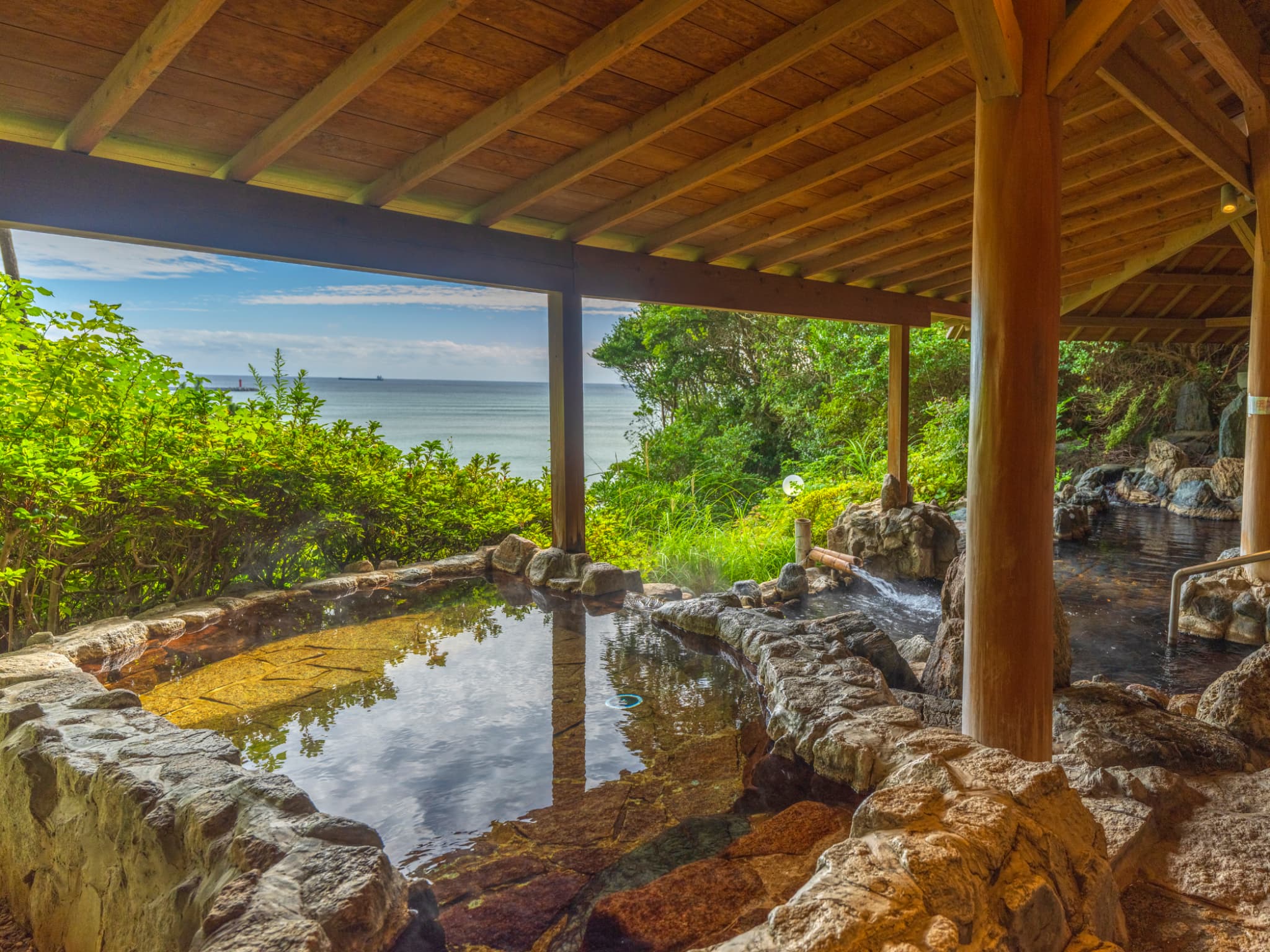 女性露天風呂　朝夕の露天風呂から望む太平洋は絶景です