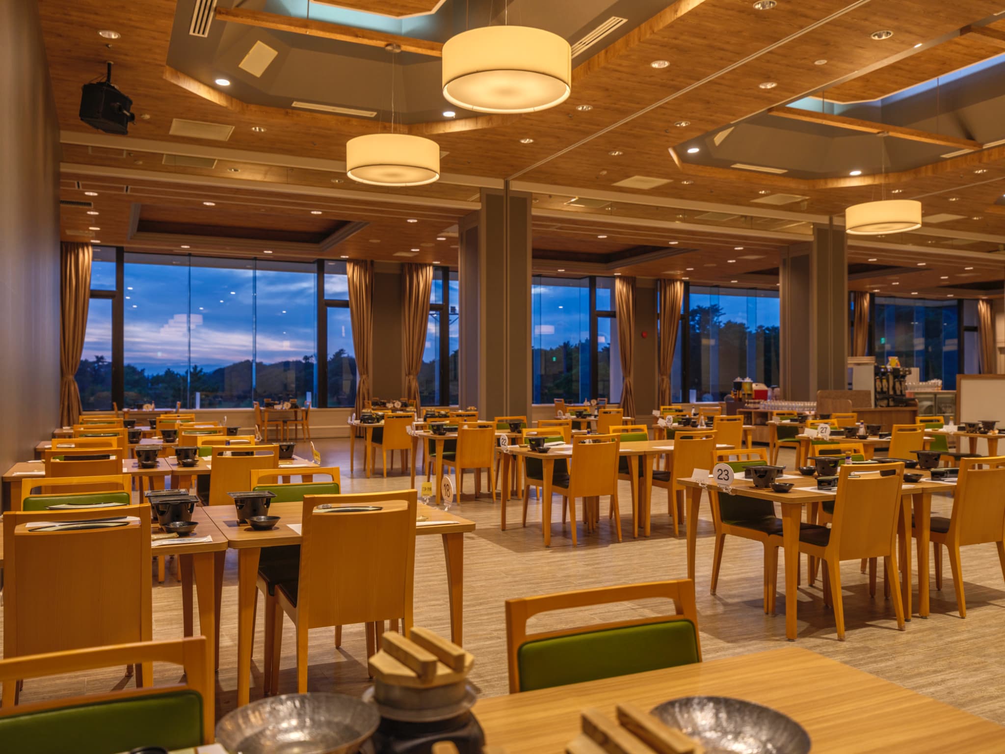 夕食ビュッフェ会場｜レストランサンライズ