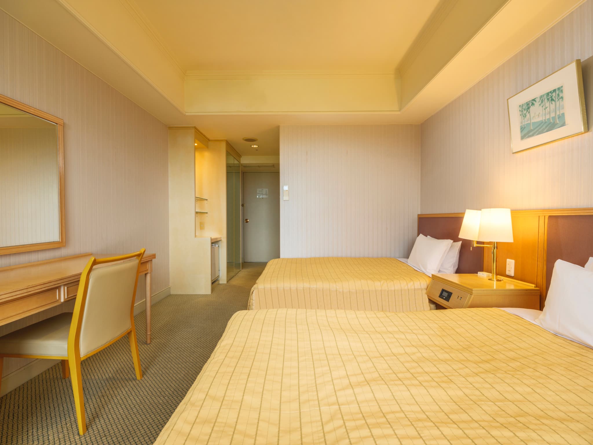 コンパクトツインルーム　 25㎡の空間にセミダブルベッドを2台配置した快適なお部屋です。