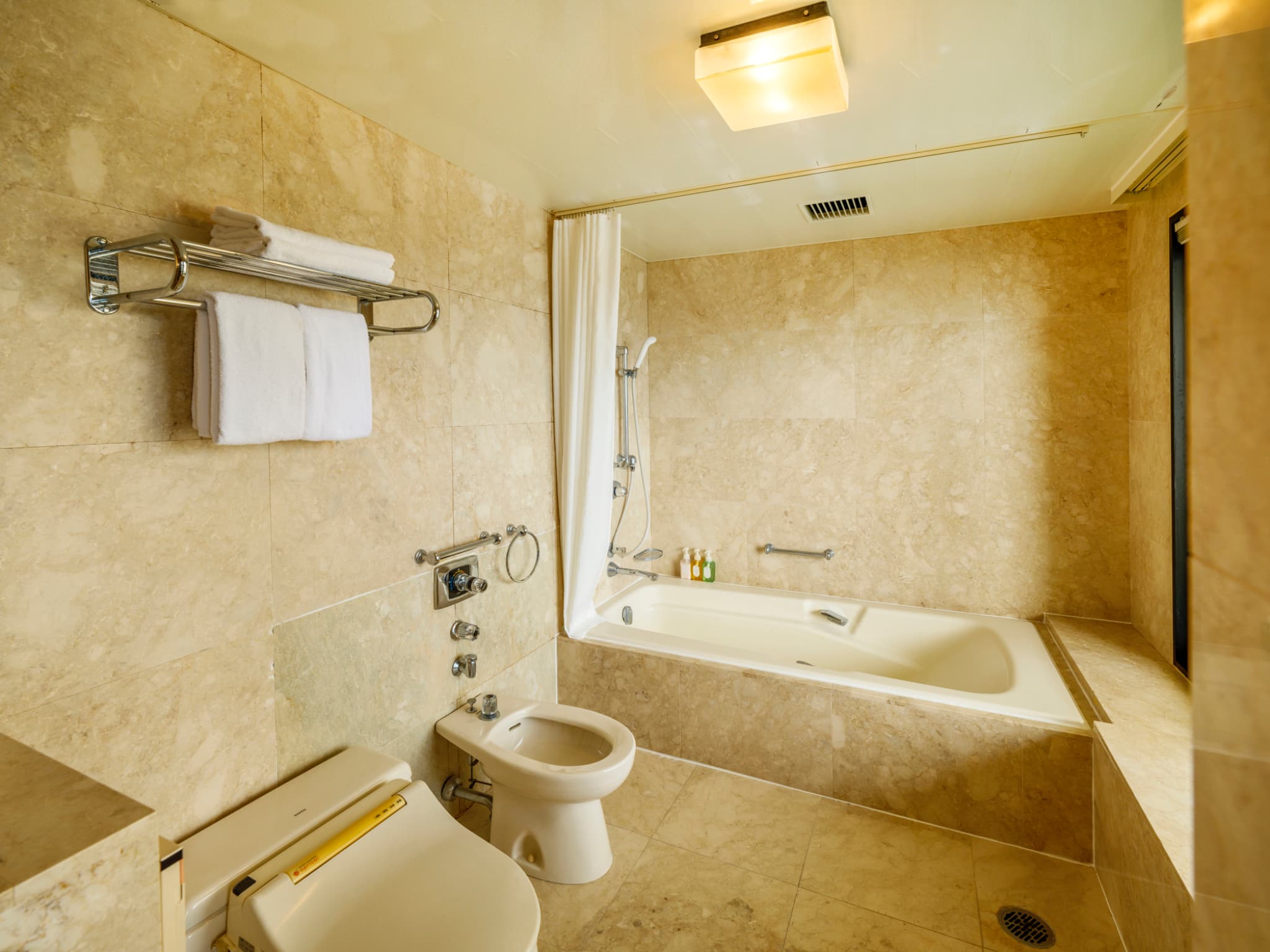 コーナースイートルーム　　バス・トイレ