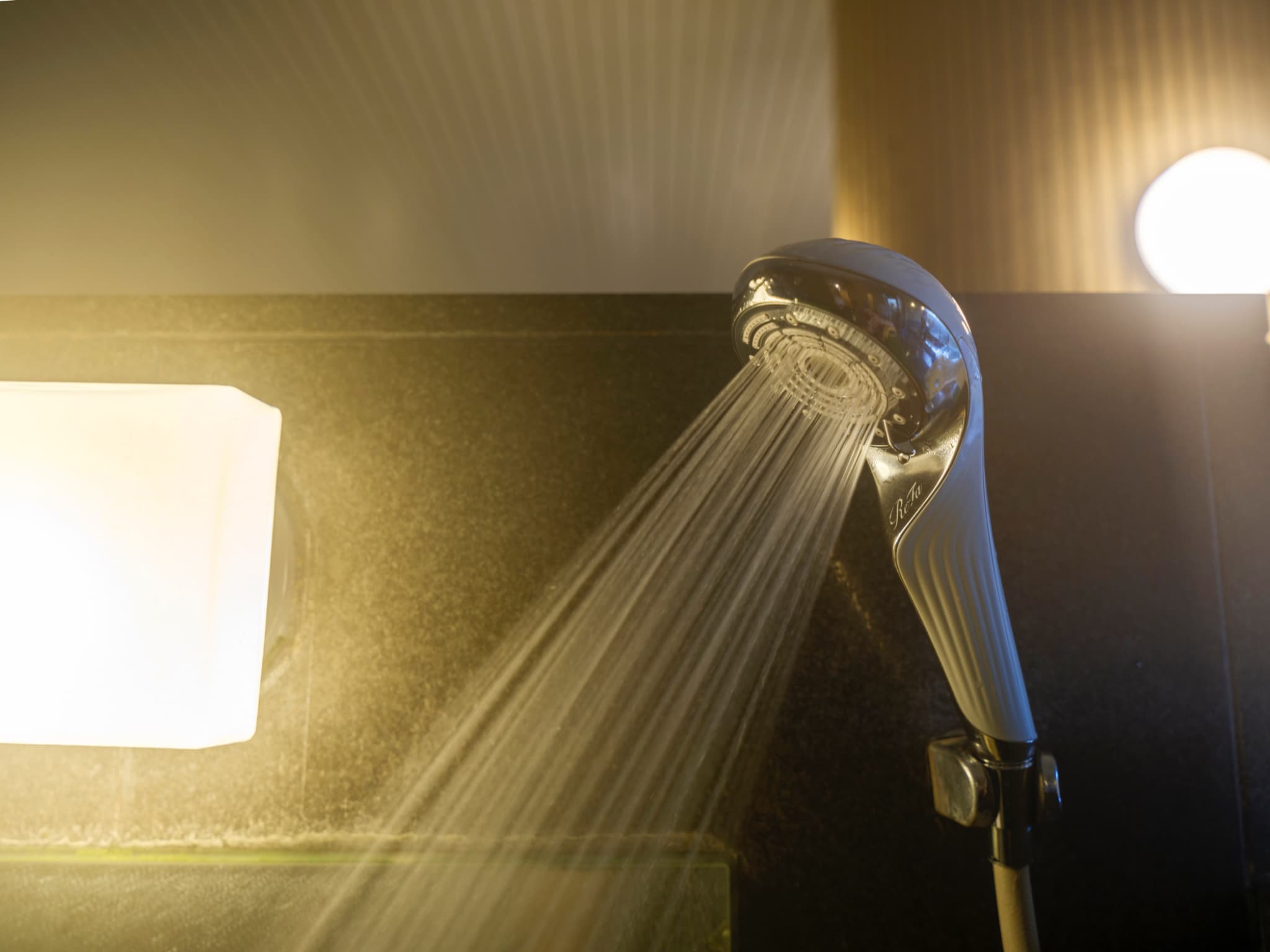 女性大浴場にはリファの シャワーヘッドを設置しております