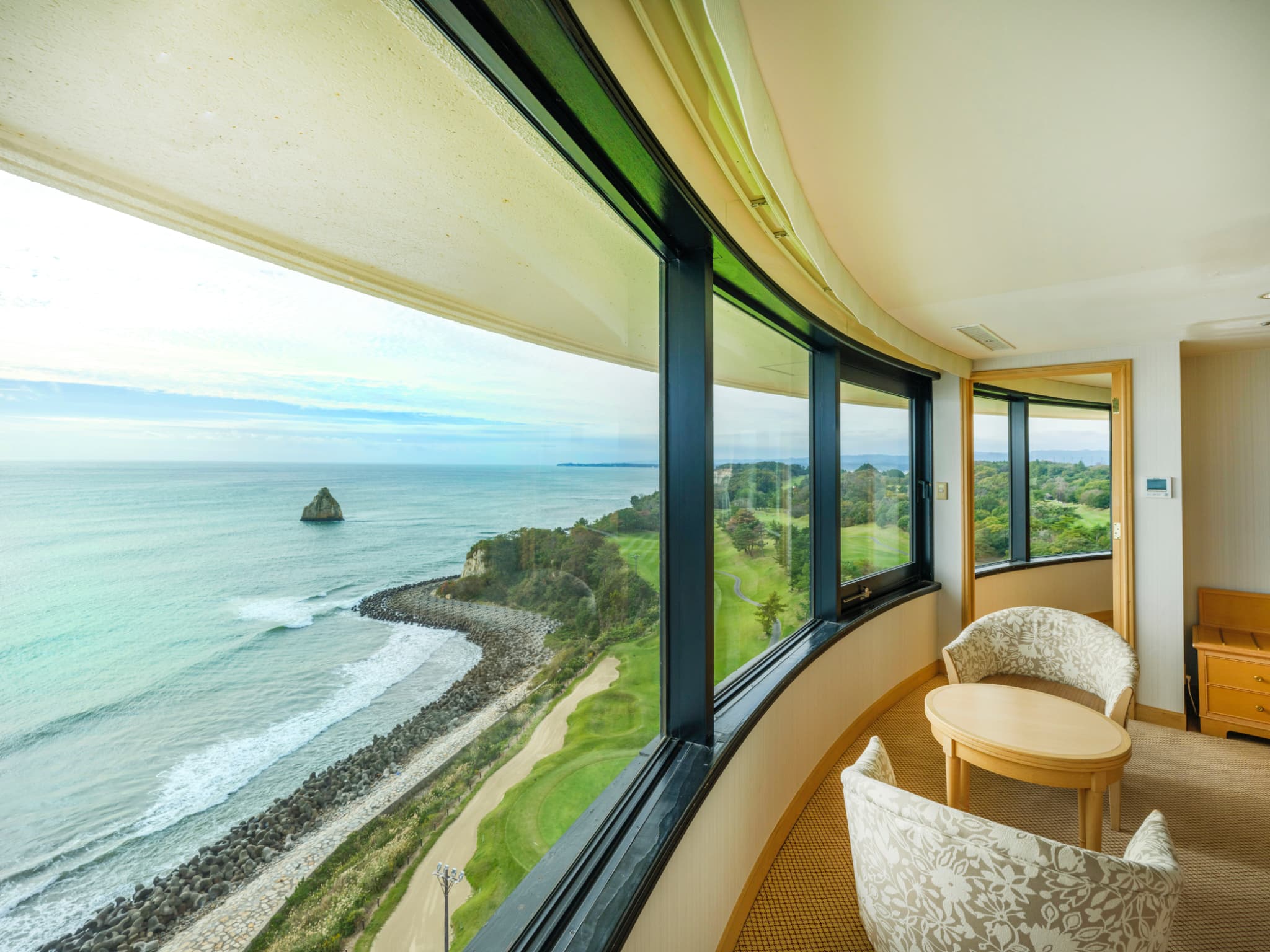 コーナースイートルーム　客室からの景色（一例）