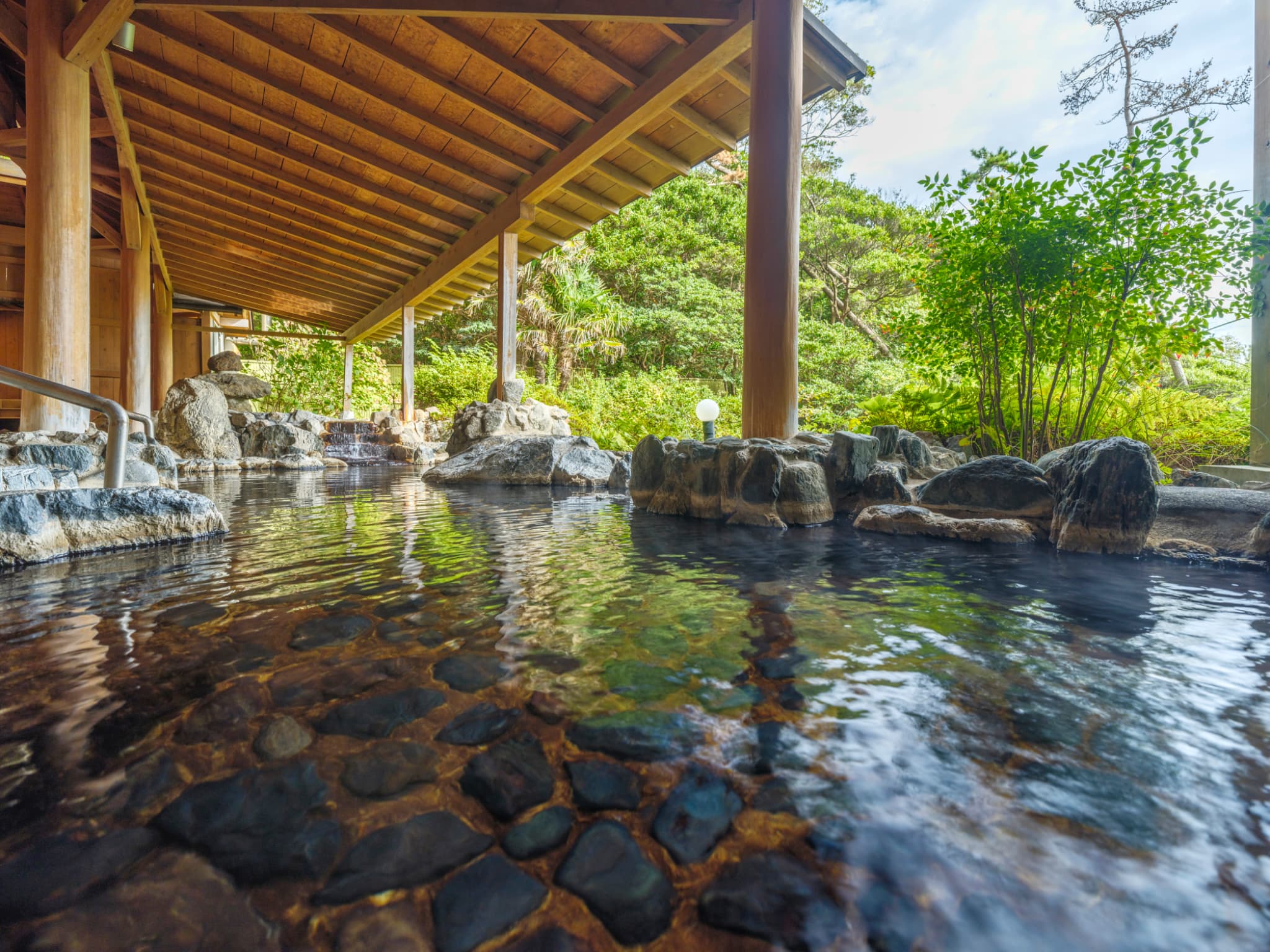 女性露天風呂　朝夕の露天風呂から望む太平洋は絶景です