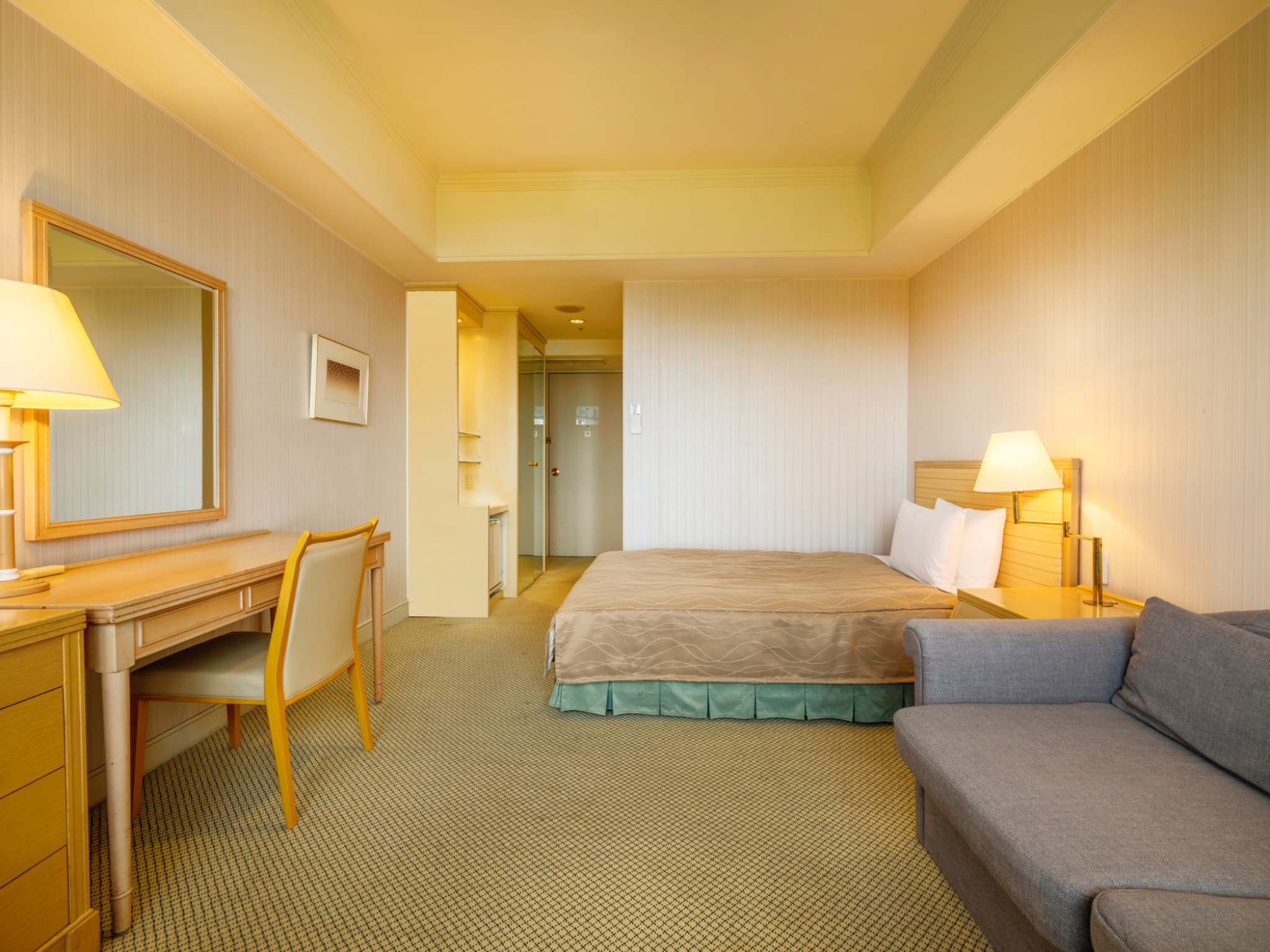 シングルルーム　　25㎡のゆとりある空間で、快適なひとときをお過ごしいただけるシングルルームです。