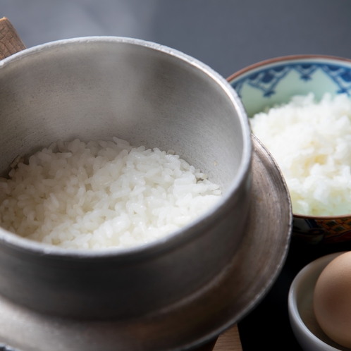 釜で炊いた富山産コシヒカリ