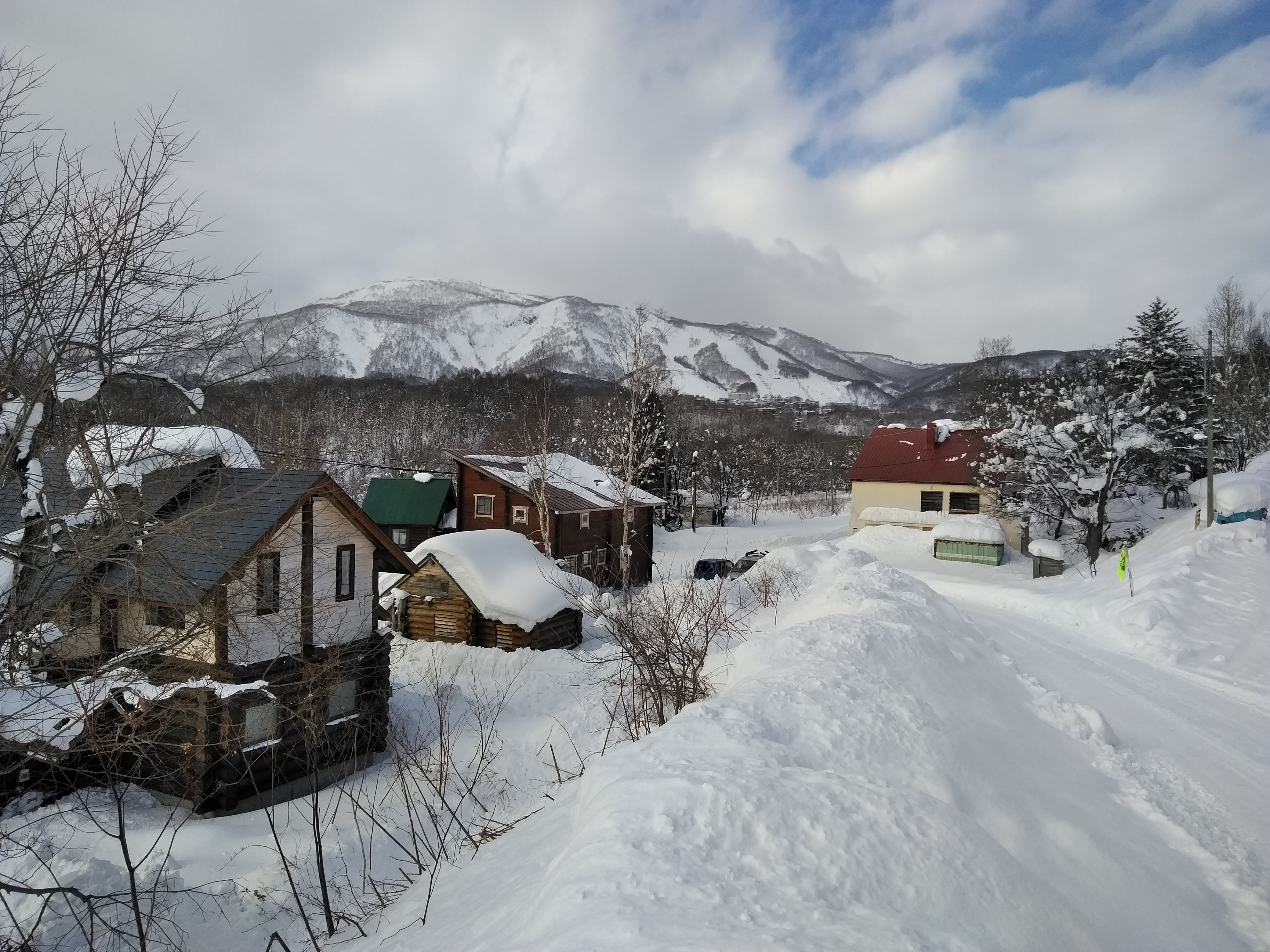 比羅夫駅前からの風景