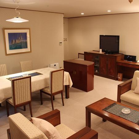 Royal Suite Room ★ Living 50㎡ + Japanese-style room 10 tatami mats + 5 tatami mats + bedroom