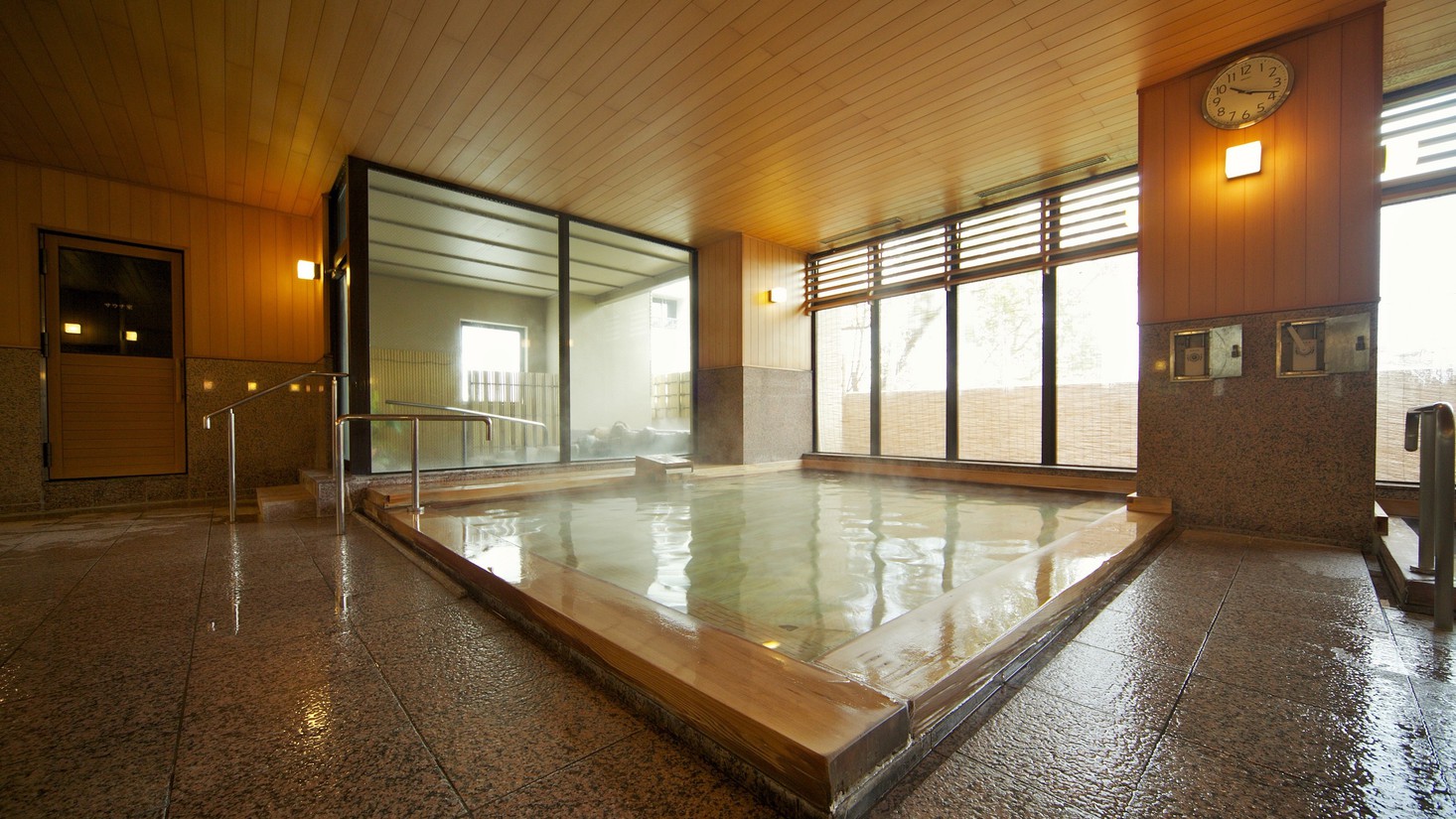 古代檜が贅沢な檜湯